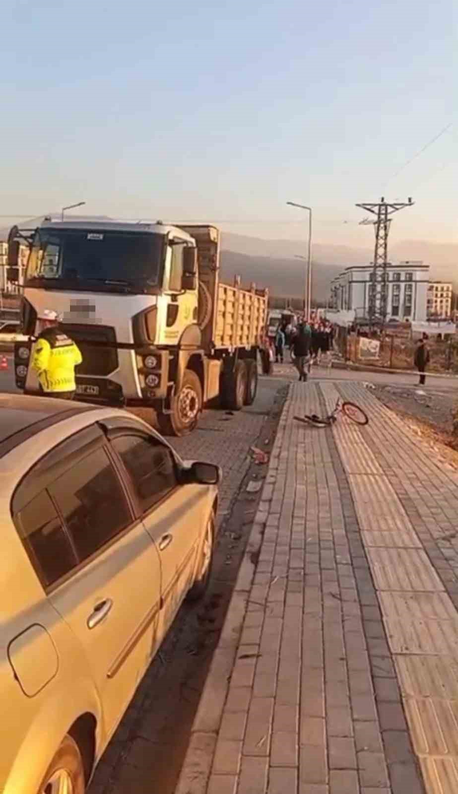 Kamyonun çarptığı 6 yaşındaki bisikletli çocuk hayatını kaybetti