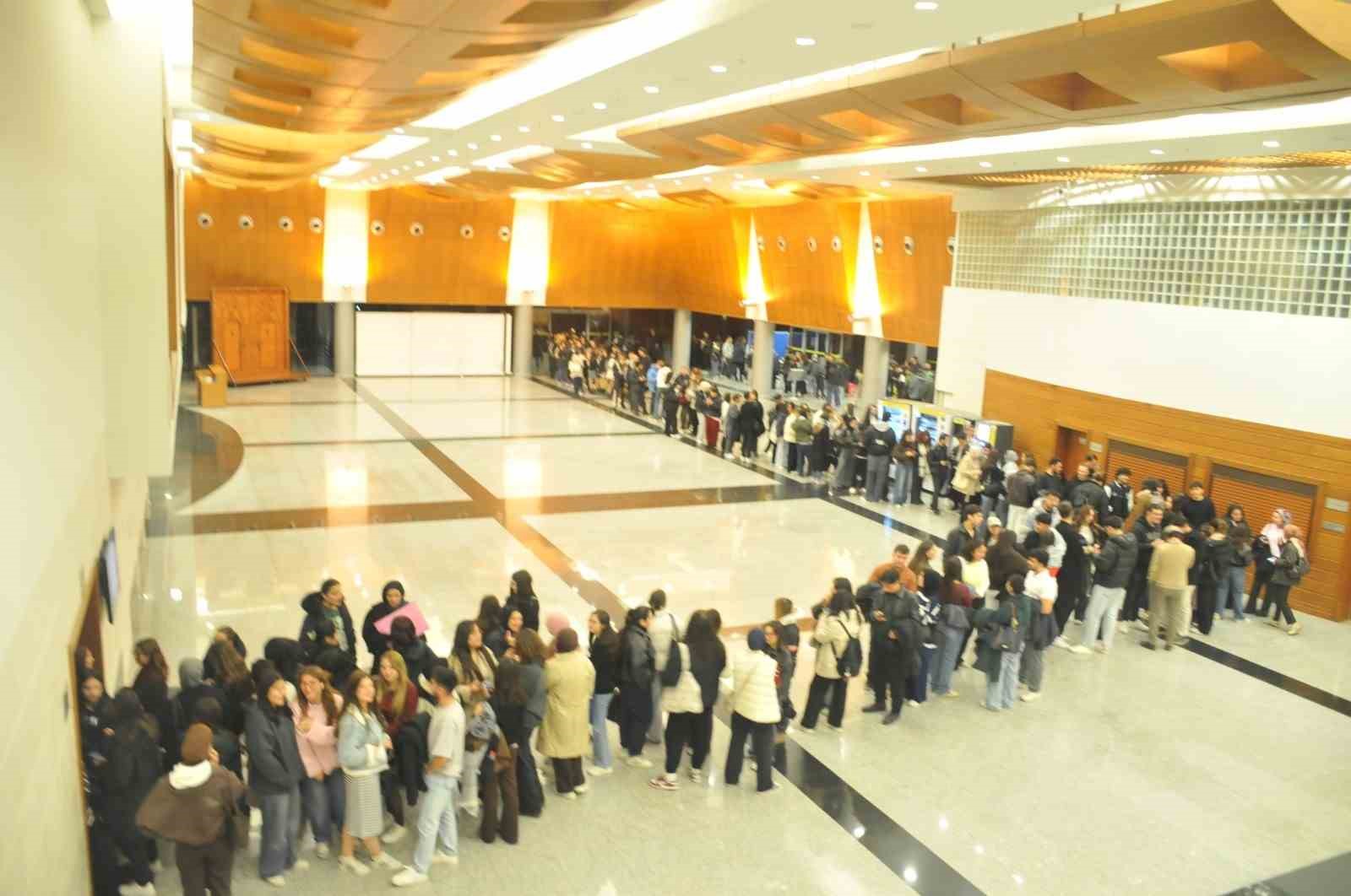 MSK&Uuml;&rsquo;de tiyatro r&uuml;zgarı
