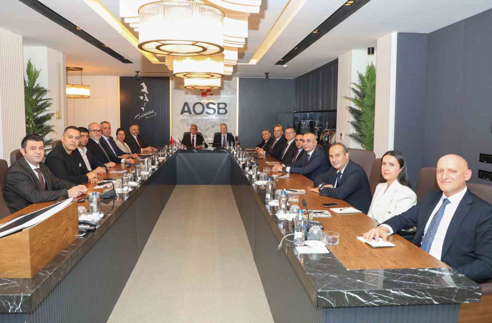 AOSB Başkanı S&uuml;tc&uuml;: "Sanayicinin ihtiya&ccedil;larını &ouml;nceleyen b&uuml;t&uuml;nc&uuml;l bir y&ouml;netim anlayışı benimsiyoruz"
