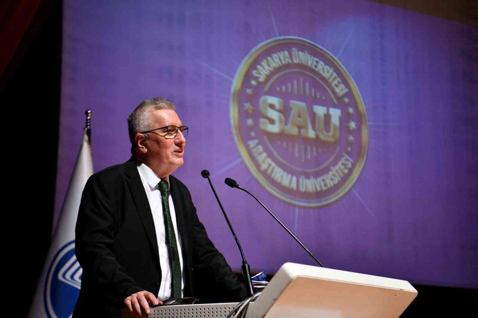 Sakarya &Uuml;niversitesi "Araştırma &Uuml;niversitesi" stat&uuml;s&uuml;n&uuml; t&ouml;renle kutladı
