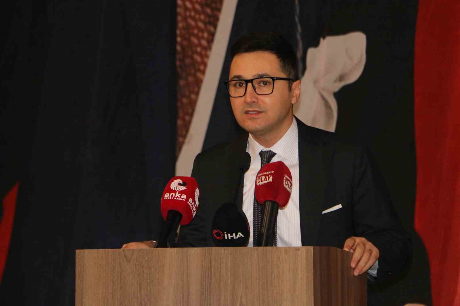 Diyarbakır&rsquo;da "CİMER Uygulamaları, Vatandaşla Etkili İletişim ve S&uuml;re&ccedil; Y&ouml;netimi Eğitimi" paneli d&uuml;zenlendi
