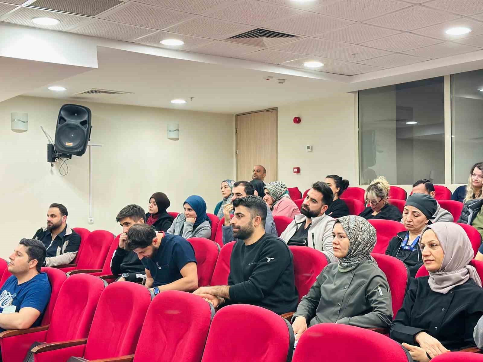 Siirt&rsquo;te enfeksiyon kontrol &ouml;nlemleri eğitimi d&uuml;zenlendi
