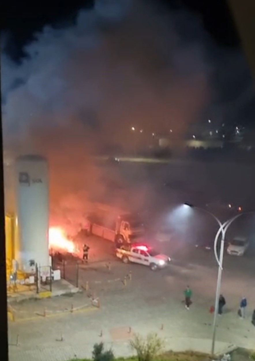 Tekirdağ&rsquo;da hastane bah&ccedil;esinde oksijen t&uuml;plerinin yanında yangın
