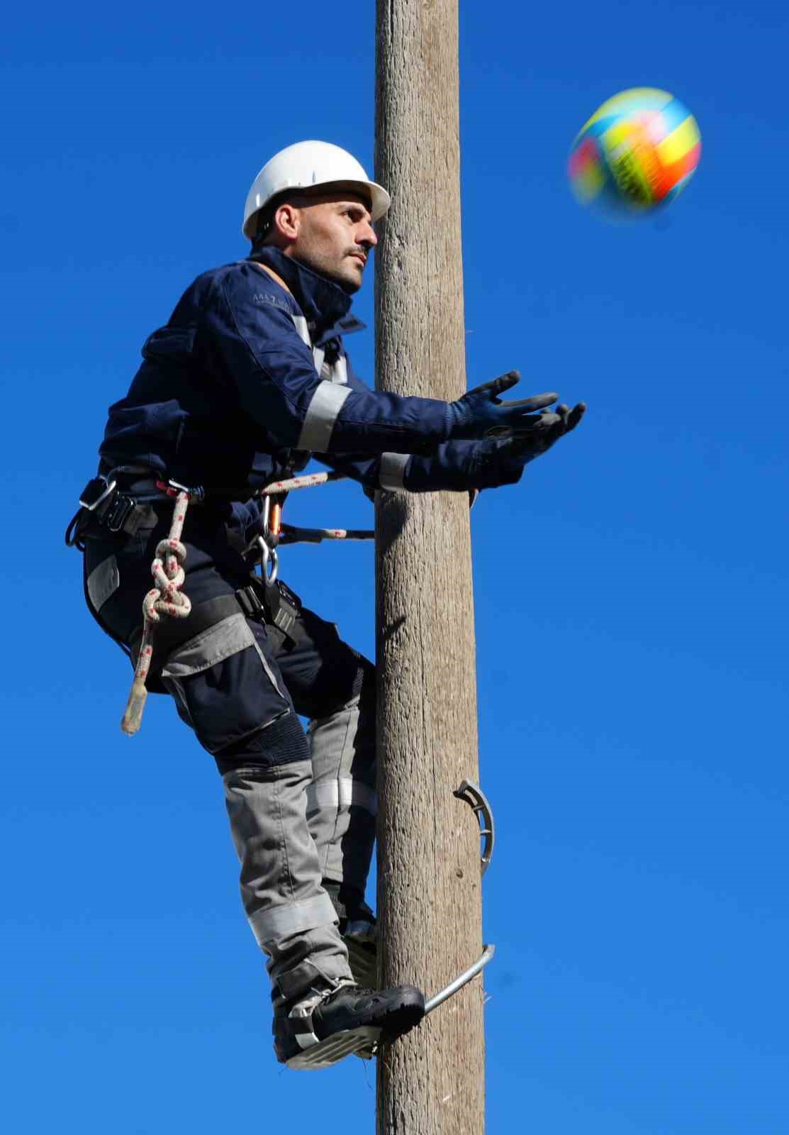 Yoğun kış şartlarına zorlu parkurda hazırlanıyorlar