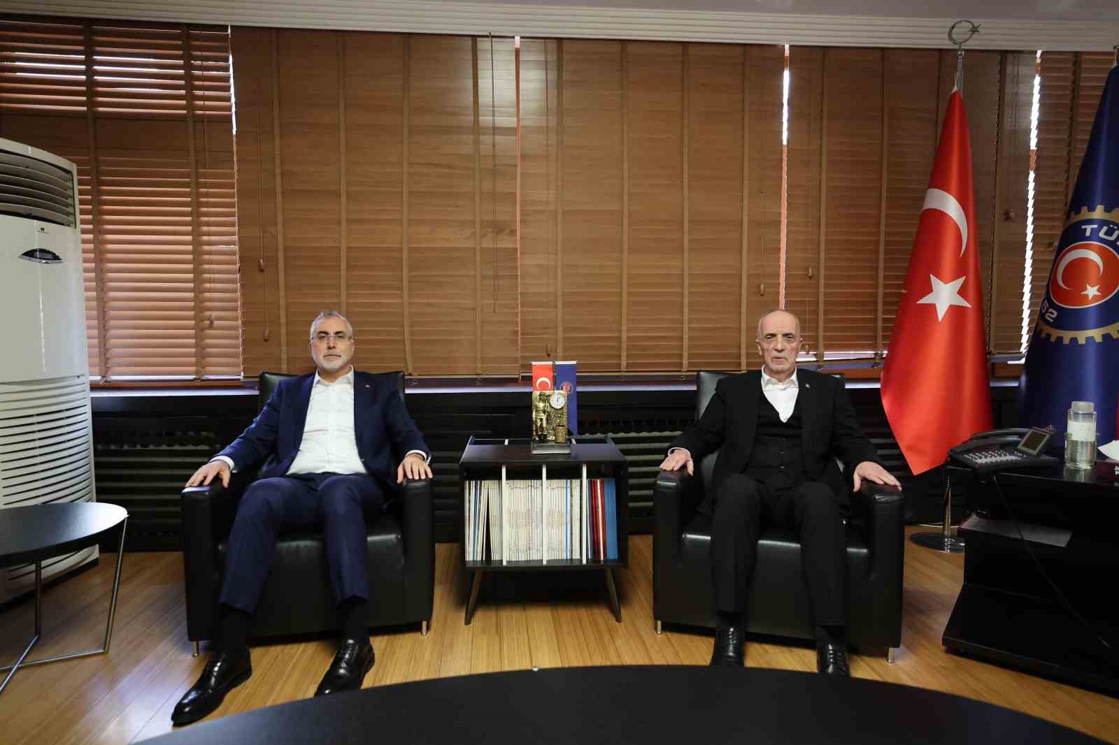 Bakan Işıkhan: "(T&Uuml;RK-İŞ ile g&ouml;r&uuml;şme) Komisyona katılmama gerek&ccedil;elerini tekrar yenilediler"
