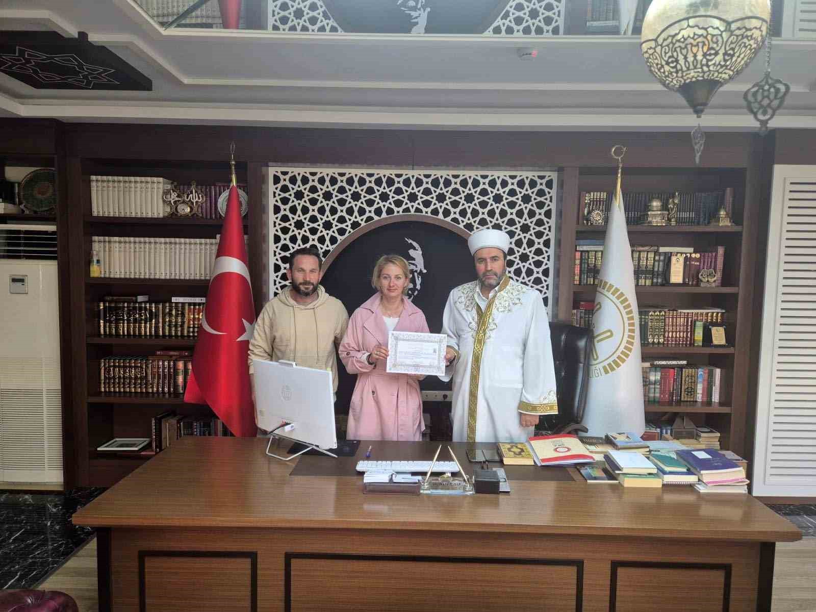 Alanya&rsquo;da farklı &uuml;lkelerden 20 kişi İslamiyet&rsquo;i se&ccedil;ti
