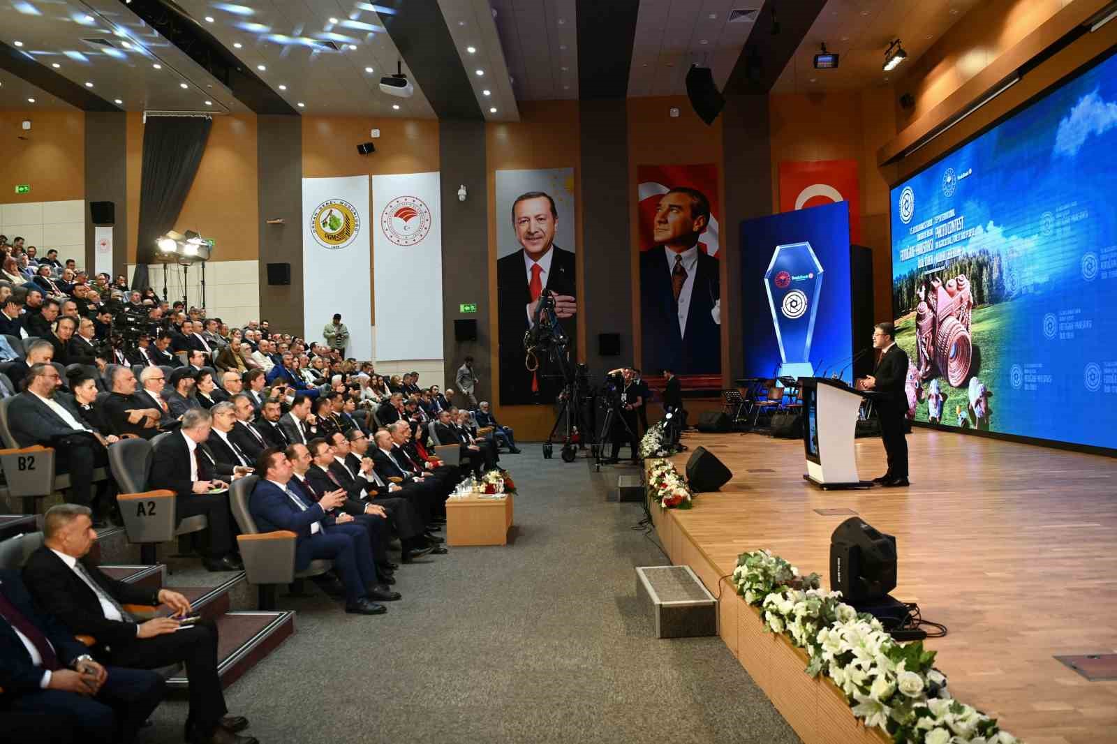 Bakan Yumaklı: "Mesele sadece hayatımızı daha iyi idame ettirmek değil, gelecek kuşaklara daha iyi bir dünya bırakma meselesi"