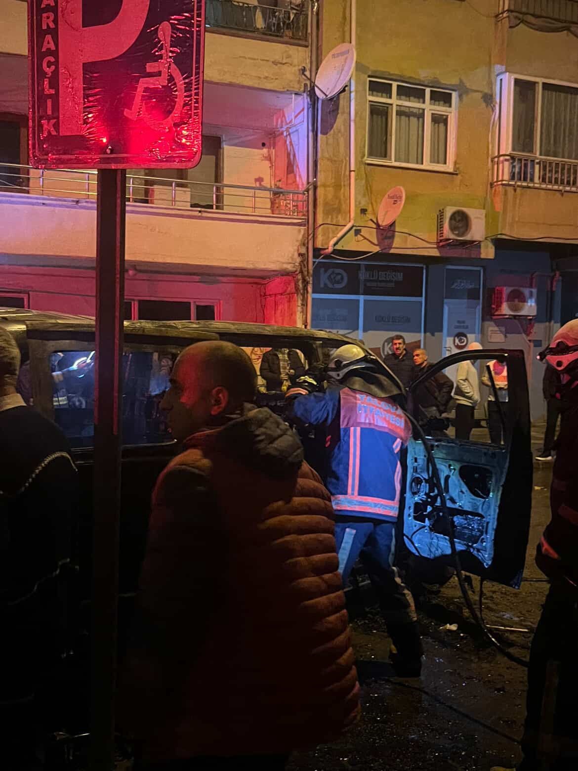 Yalova’da minibüs park edildiği sırada alevlere teslim oldu