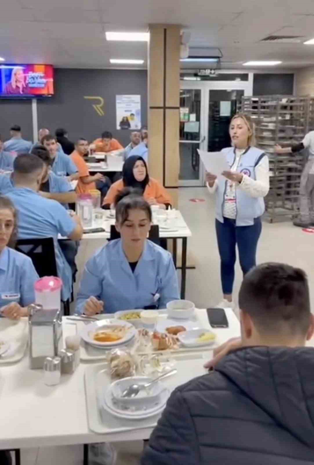 Mudanya Yazaki işçilerinden MESS’in düşük zam teklifine çatal-kaşıklı protesto