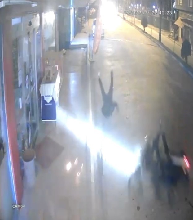 Osmaniye'de meydana gelen motosiklet kazası kameraya yansıdı - İhlas Haber Ajansı