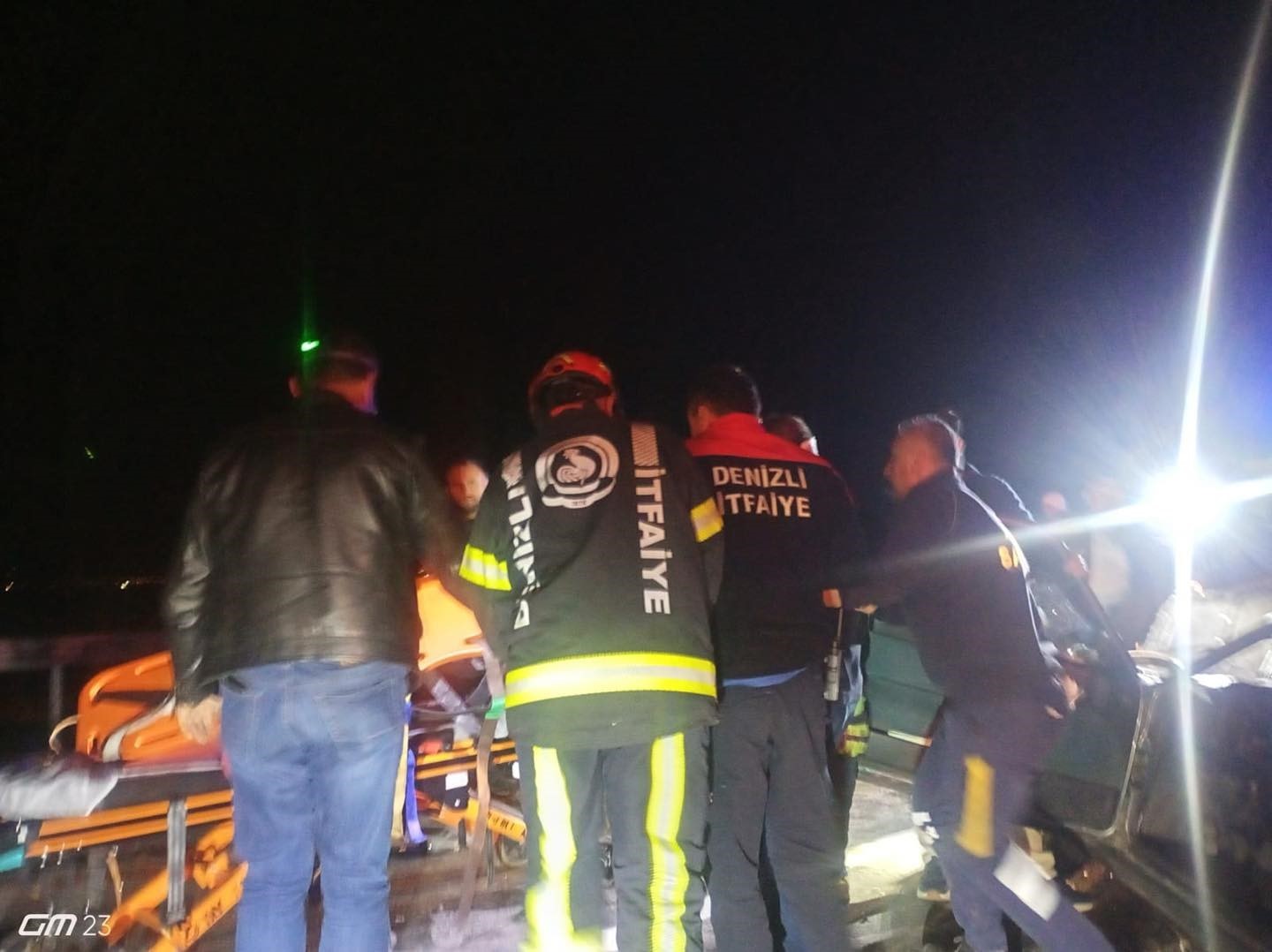 Trakt&ouml;r ile otomobilin &ccedil;arpıştığı kazada 3 kişi yaralandı
