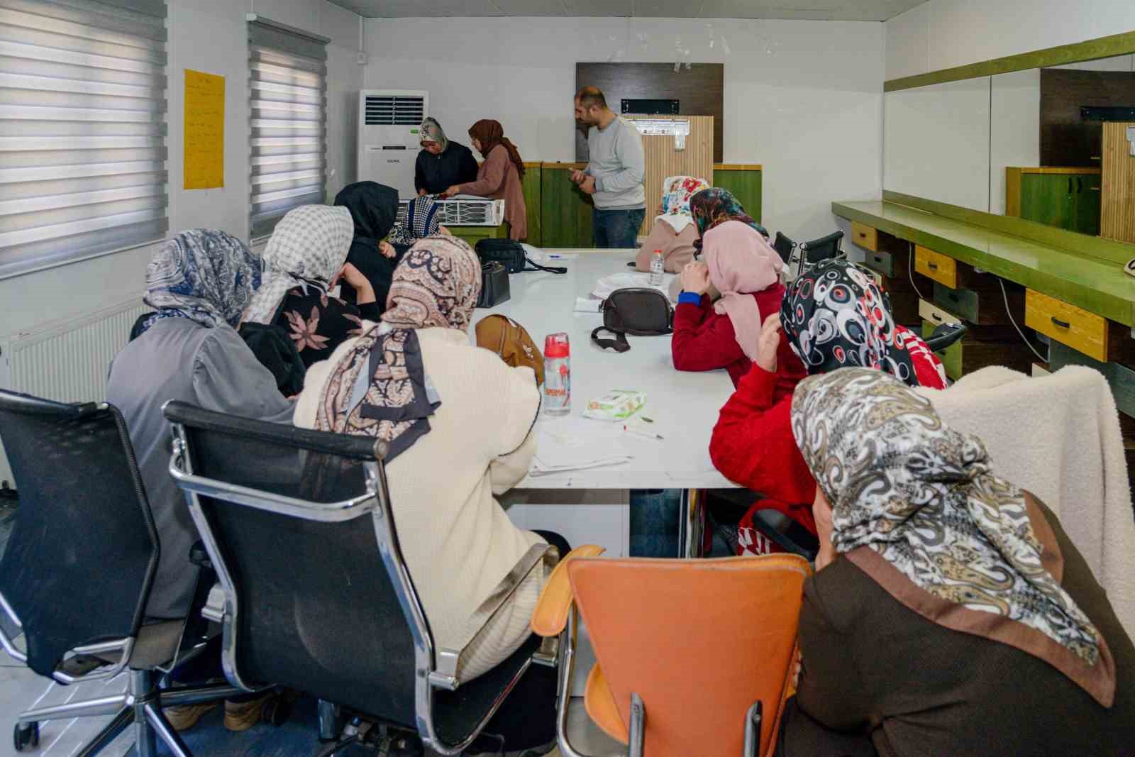 Diyarbakır’da klima, kombi ve petek bakımı kadınlara emanet