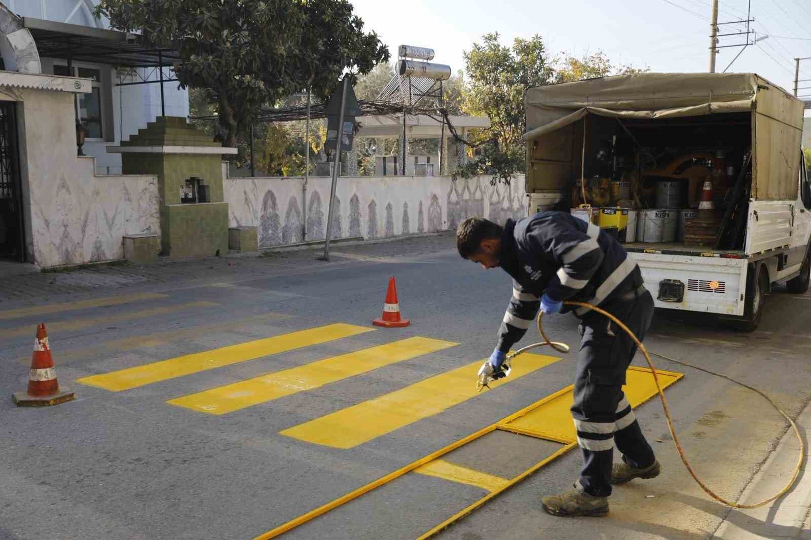 &Ccedil;ine&rsquo;de sahaya inen ekipler temizlik ve bakım &ccedil;alışması yaptı
