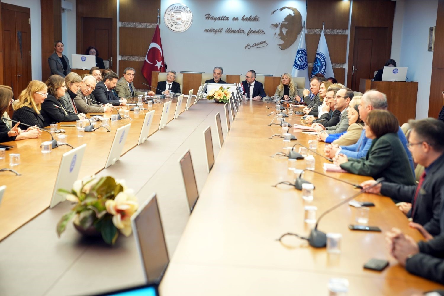 Rekt&ouml;r Prof. Dr. Alcı: "&Uuml;niversitemizin hedefleri i&ccedil;in el ele g&ouml;n&uuml;l g&ouml;n&uuml;le yekv&uuml;cut olacağız"
