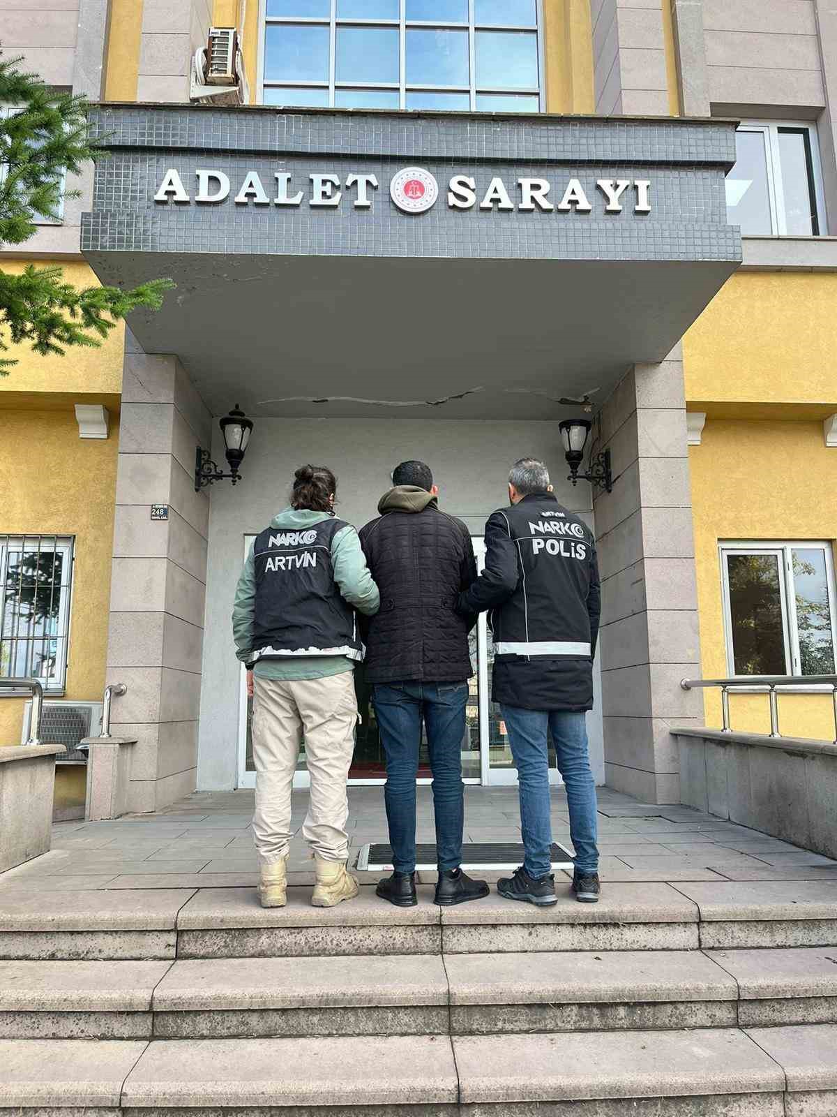 Artvin’de 147 gram kokain ele geçirildi