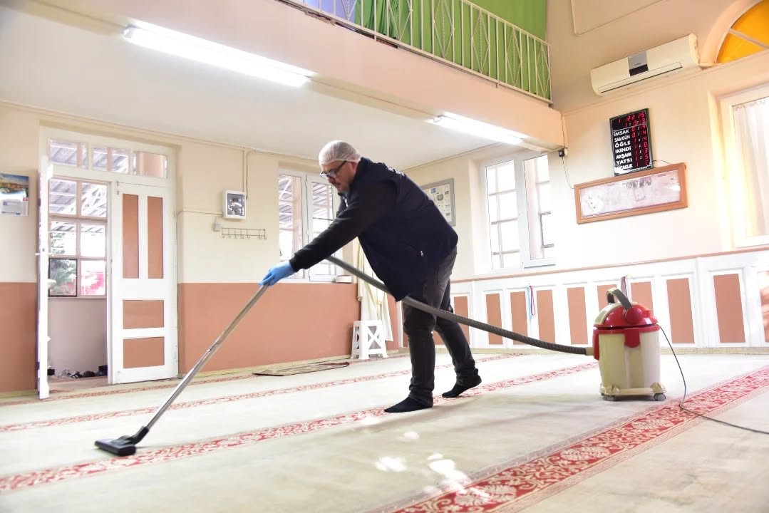 Başkan Kaya: "Camilerimizde huzurlu ibadet ortamı oluşturuyoruz"
