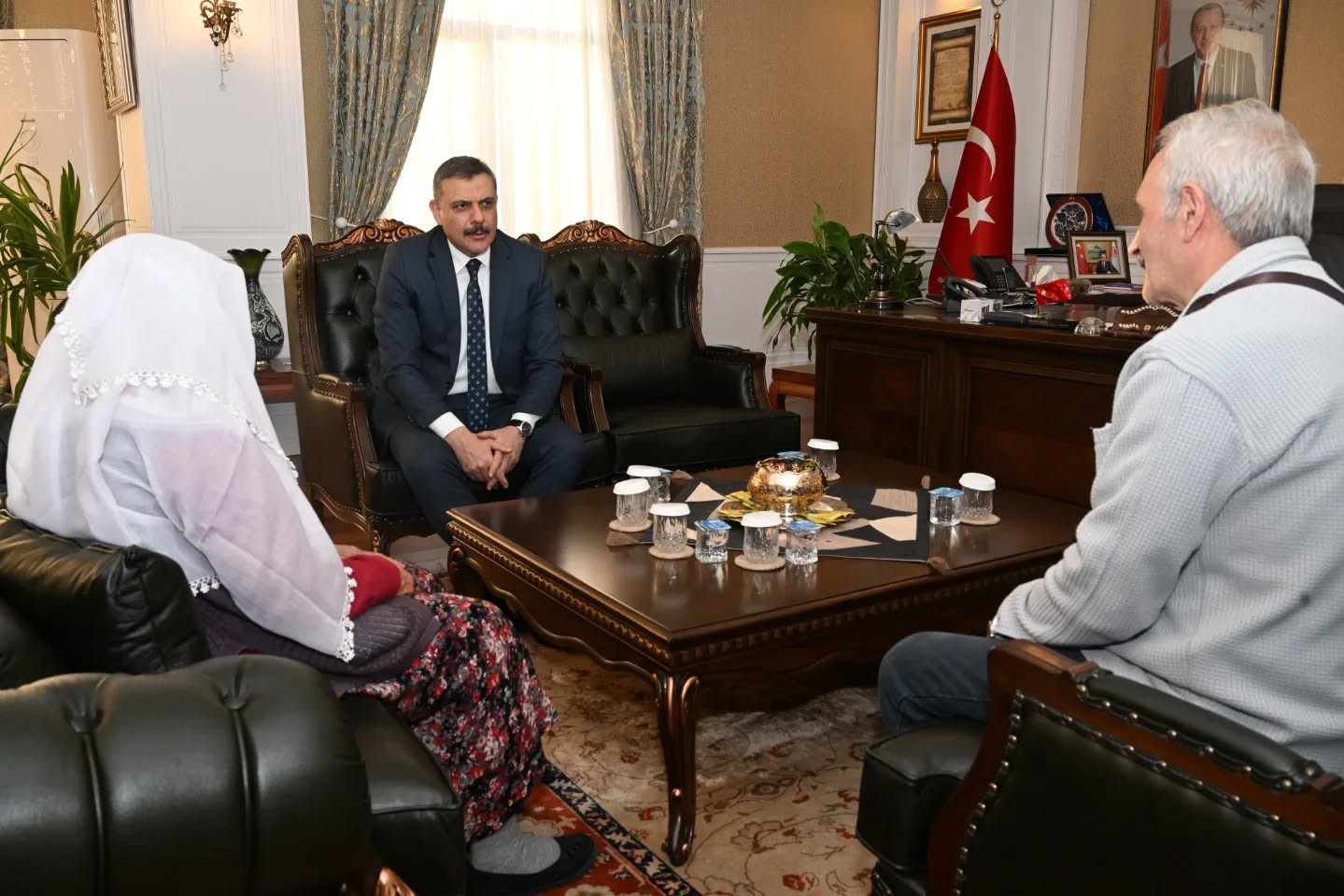 Umre ziyareti sonrası Vali &Ccedil;ift&ccedil;i&rsquo;ye ziyaret
