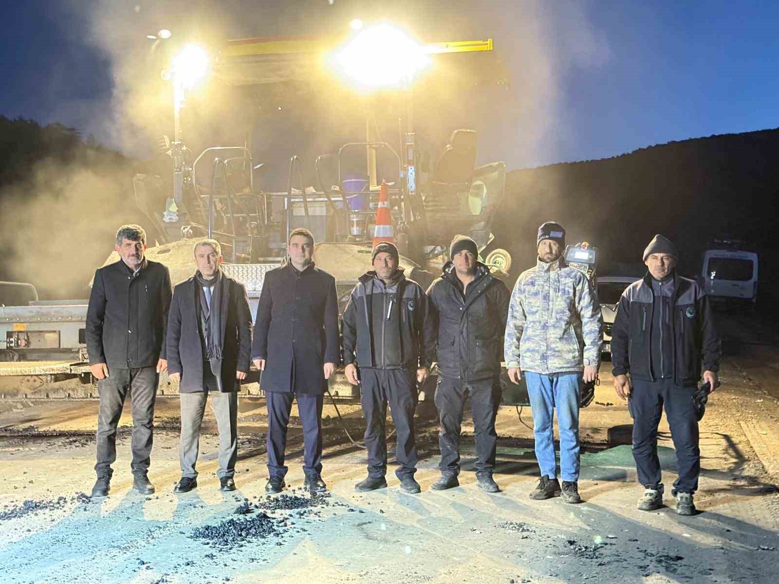 Bilecik k&ouml;y yollarında asfalt mesaisi
