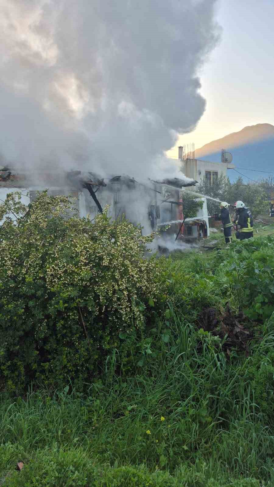 Fethiye&rsquo;de ev yangını: 1 yaralı
