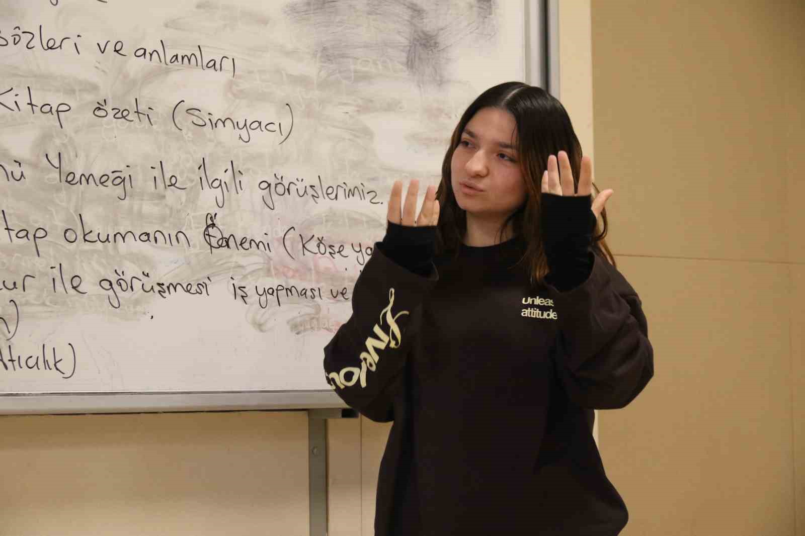 Engelleri kaldıran T&uuml;rkiye&rsquo;nin ilk ve tek y&uuml;ksek&ouml;ğretim kurumu 32 yıldır hizmet veriyor
