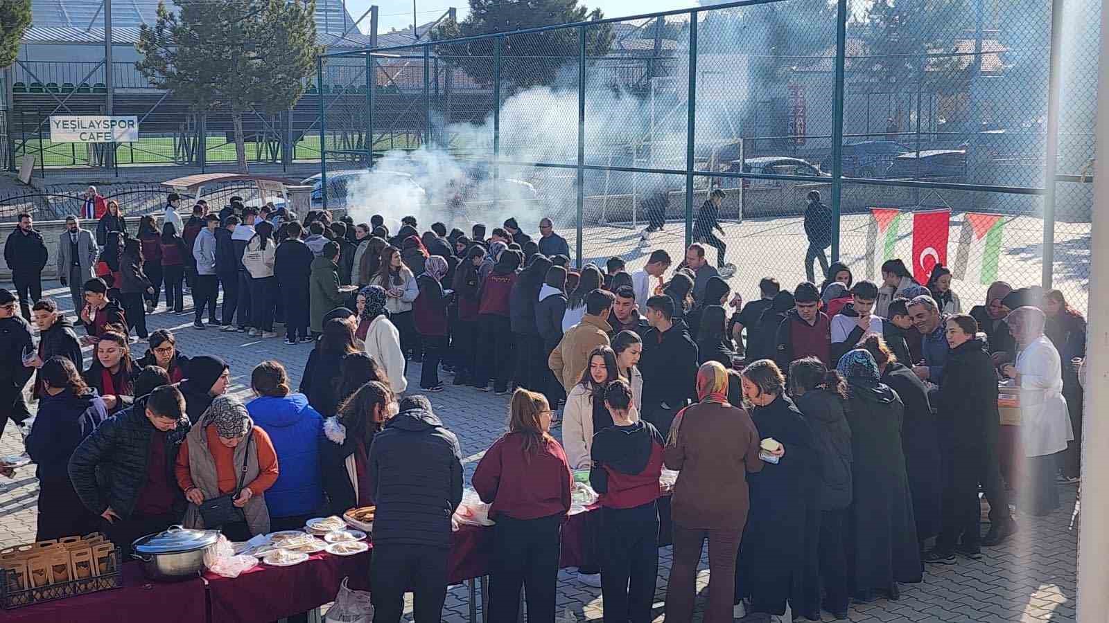 Kütahya’daki okullarda Filistin’e destek amacıyla düzenlenen Hayır Çarşısı etkinlikleri devam ediyor