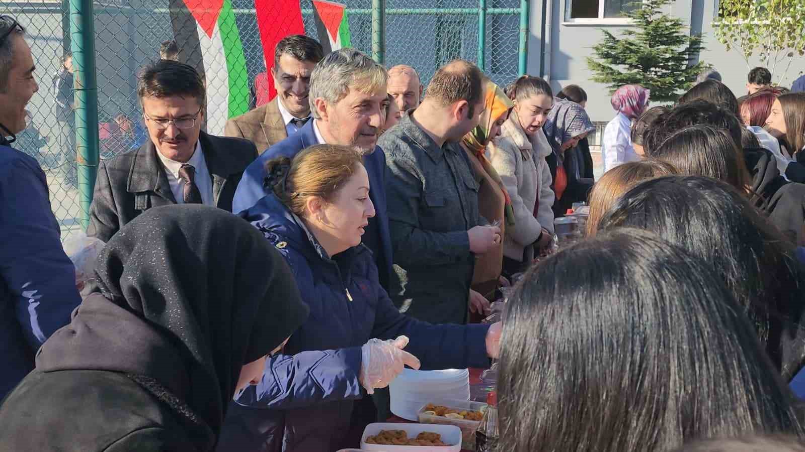 K&uuml;tahya&rsquo;daki okullarda Filistin&rsquo;e destek amacıyla d&uuml;zenlenen Hayır &Ccedil;arşısı etkinlikleri devam ediyor
