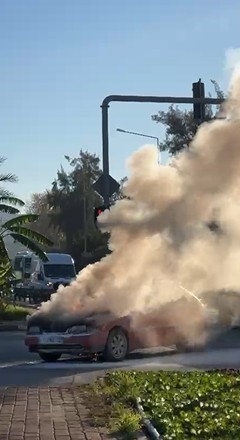 Alanya’da seyir halindeki otomobil alev aldı