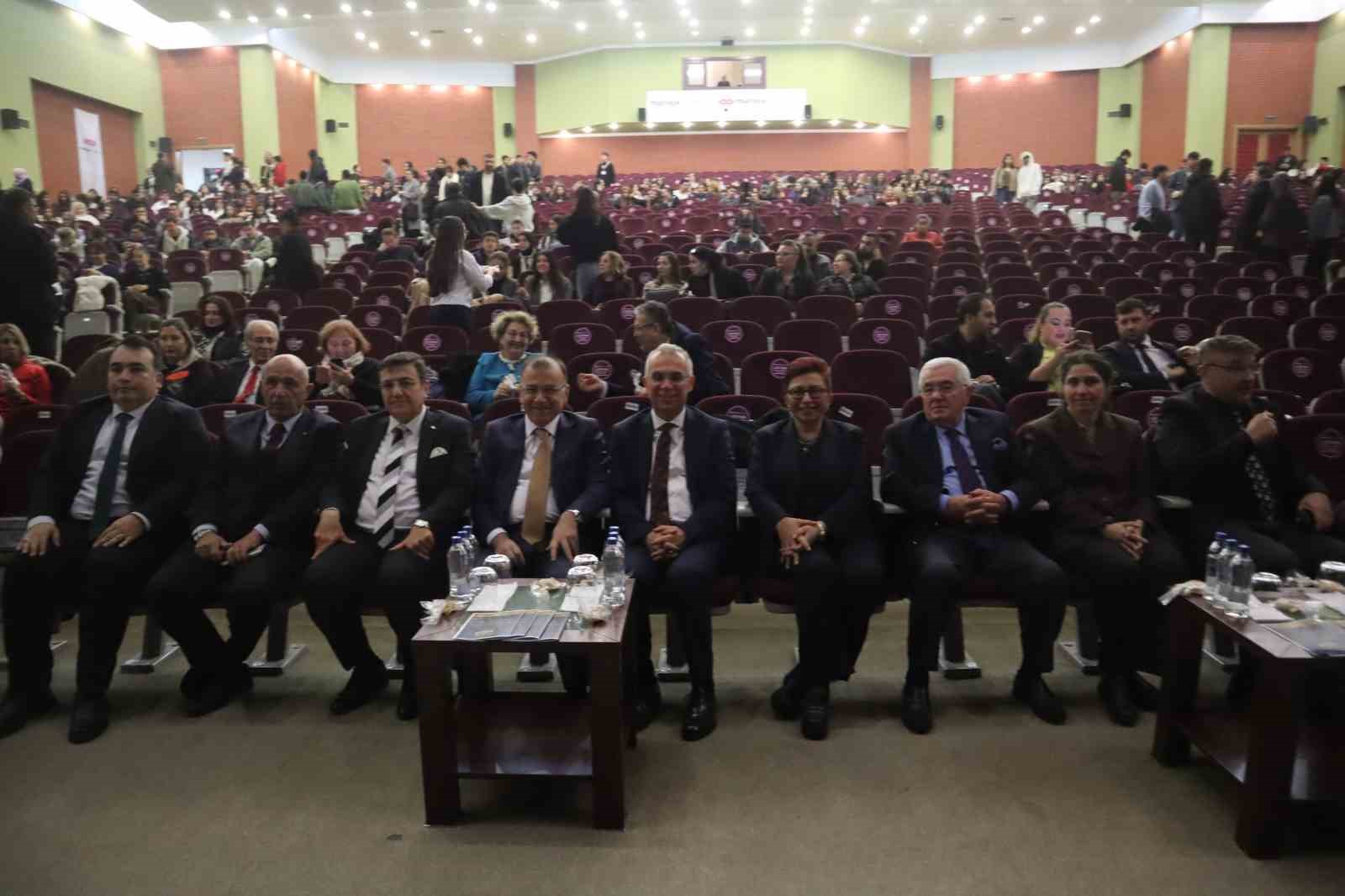 İstanbul Yeni Y&uuml;zyıl &Uuml;niversitesi&rsquo;nden 2&rsquo;nci World Bridges Zirvesi&rsquo;nde k&uuml;resel sağlık diplomasisi iş birliği
