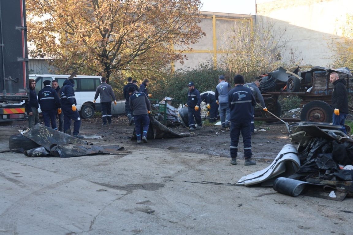 Kartepe’deki sanayi bölgesinden 125 ton atık toplandı
