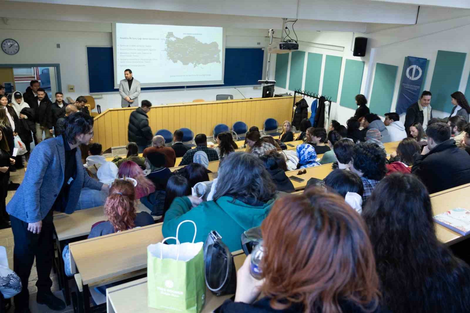 ’Toprağın Altından Sofranın Üstüne: Küllüoba’da Ekmeğin Arkeolojisi’ başlıklı seminer düzenlendi