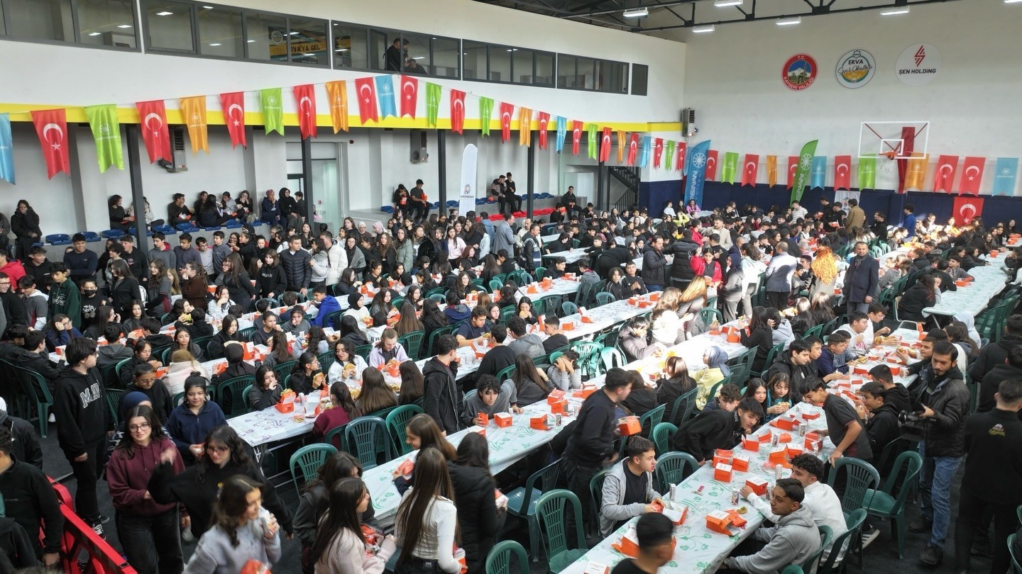 Başkan &Ccedil;olakbayrakdar: "G&uuml;&ccedil;l&uuml; T&uuml;rkiye&rsquo;nin temeli donanımlı gen&ccedil;liktir"
