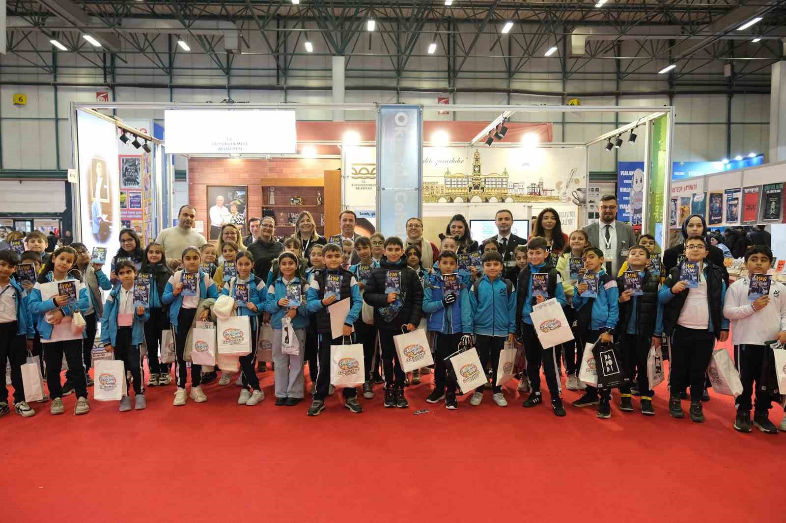 Büyükçekmece Belediyesi, TÜYAP Kitap Fuarı’nda edebiyatseverleri yazarlarla bir araya getirdi