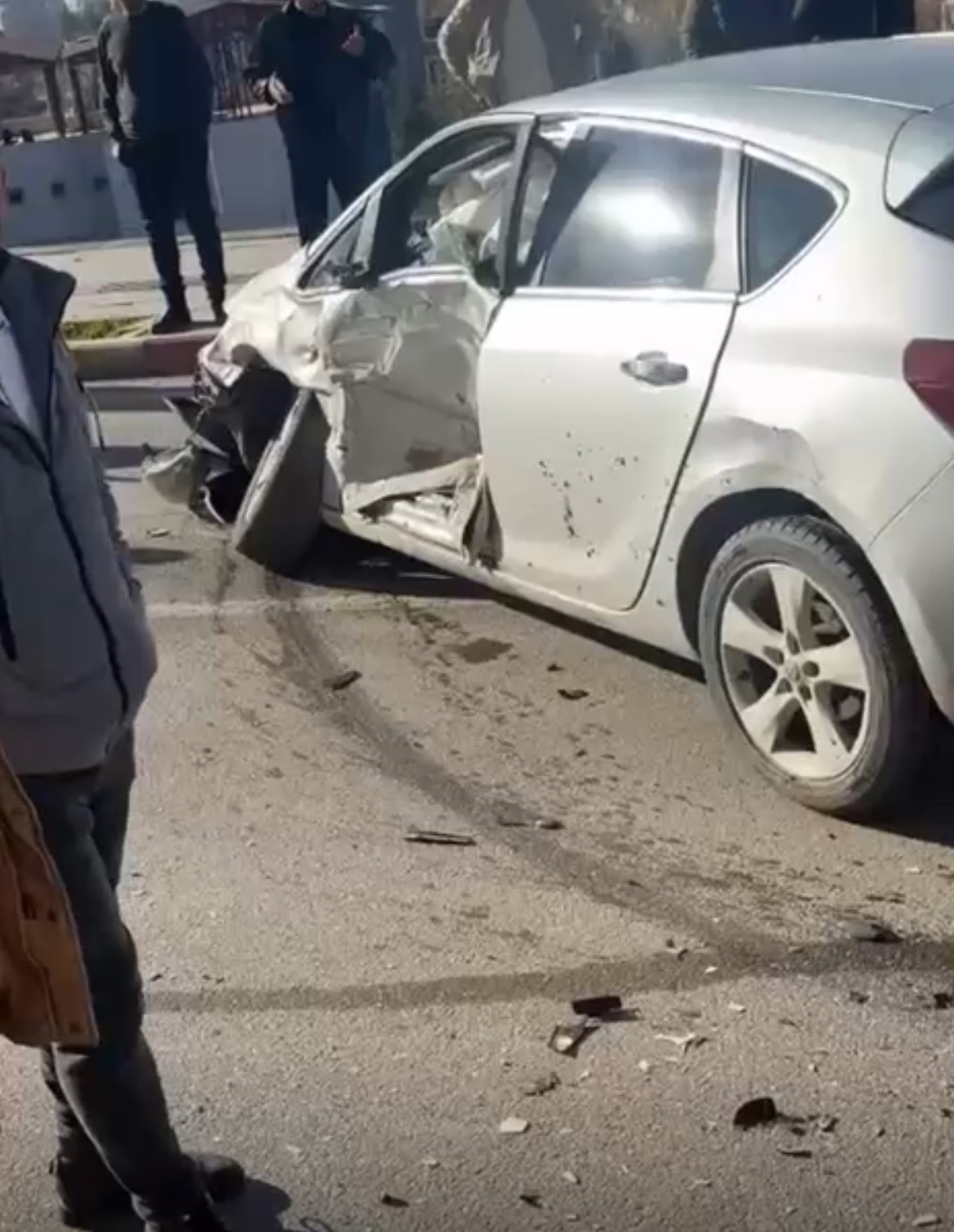 Siirt’te otomobil ile kamyonet çarpıştı: 2 yaralı