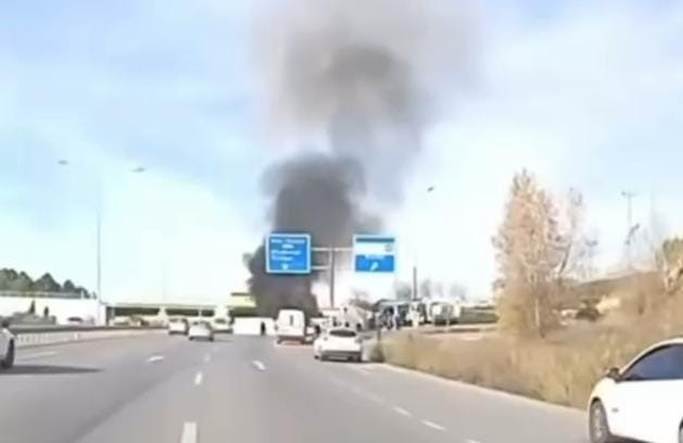 Alev alan servis minib&uuml;s&uuml; k&uuml;le d&ouml;nd&uuml;
