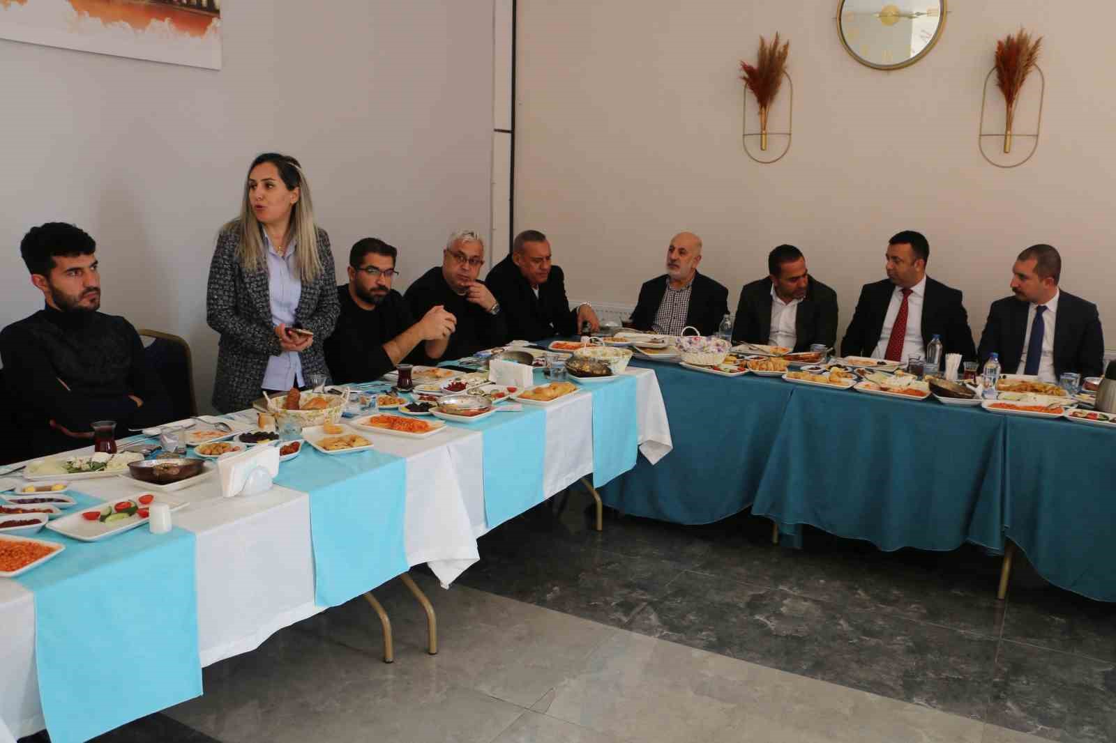 B&ouml;lge turizminin kalkınması i&ccedil;in seyahat acenteleri ve rehberler buluştu
