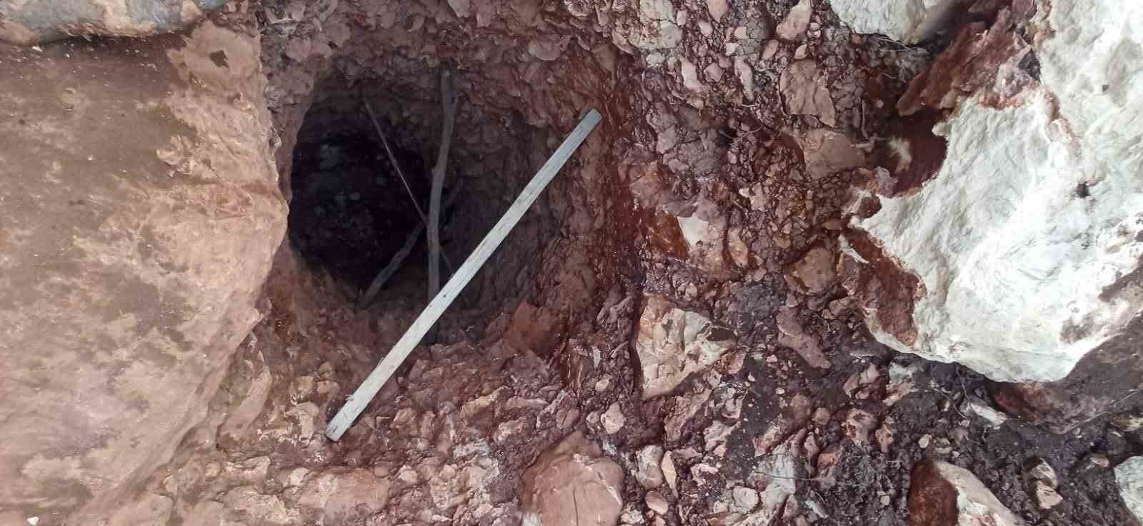 Gaziantep&rsquo;te ka&ccedil;ak kazı yapan 4 şahsı jandarma su&ccedil;&uuml;st&uuml; yakaladı
