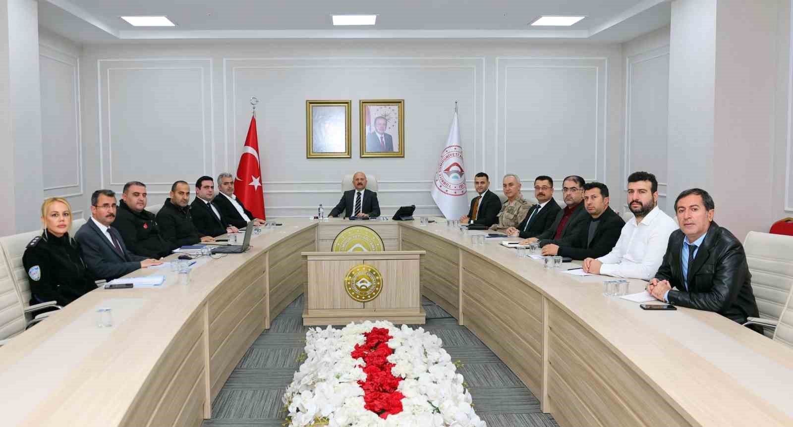 Adıyaman’da ağır ve orta hasarlı yapıların yıkım süreci konuşuldu