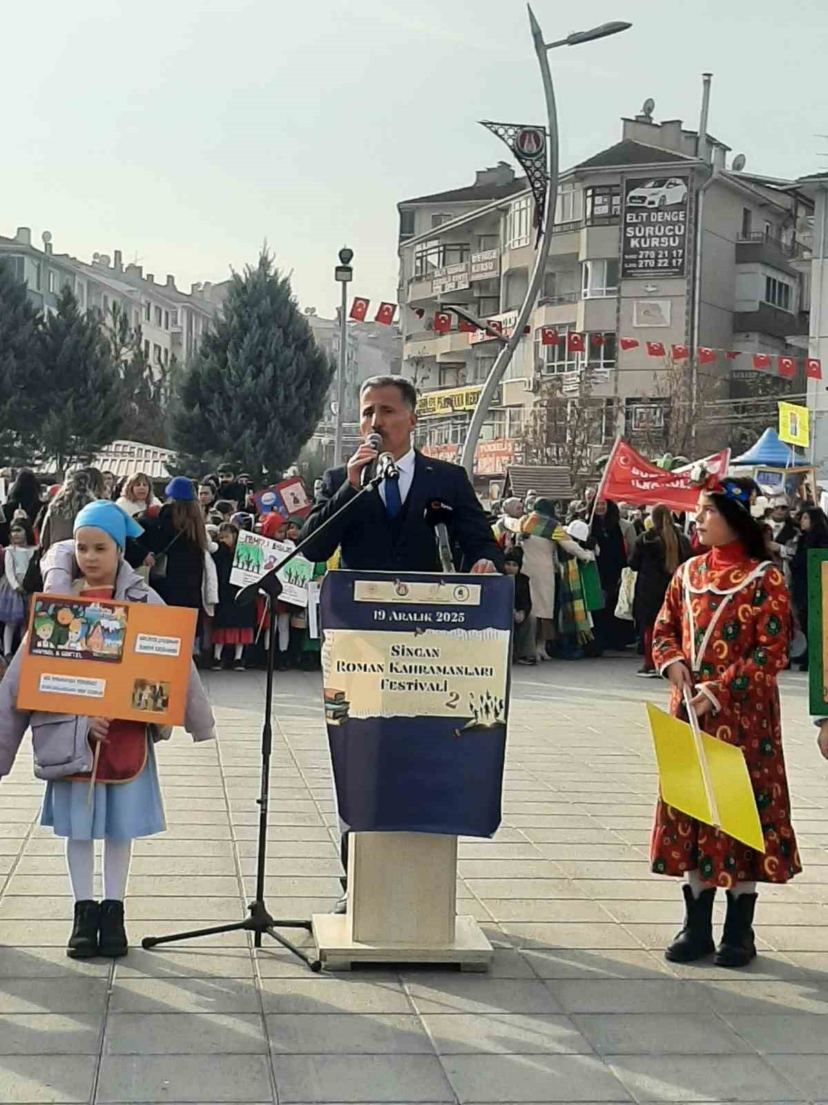 &lsquo;Sincan Roman Kahramanları Festivali&rsquo; sokaklarda renkli g&ouml;r&uuml;nt&uuml;ler oluşturdu
