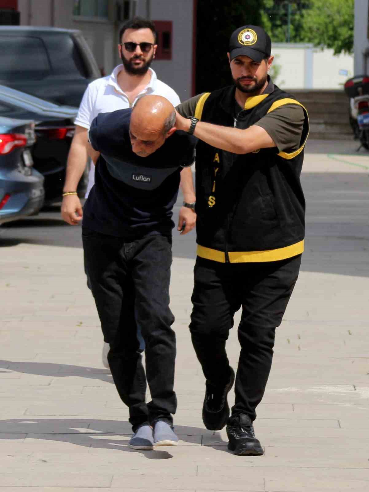 Mahkemede annesini öldüren babasına ’şok’ suçlamada bulundu