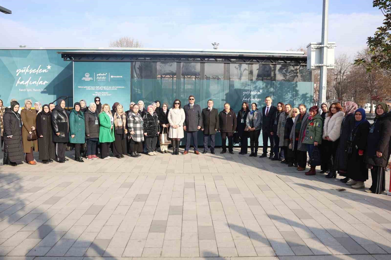 Y&uuml;kselen kadınlar girişimcilik tırı D&uuml;zce&rsquo;de
