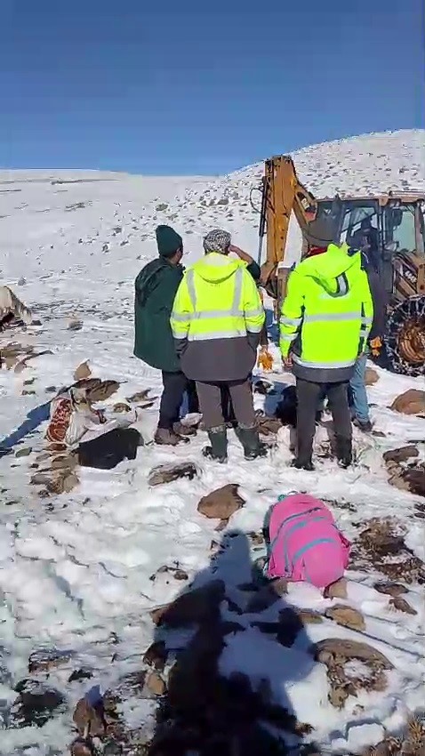 Tekman’da ESKİ ekiplerinin zorlu mesaisi