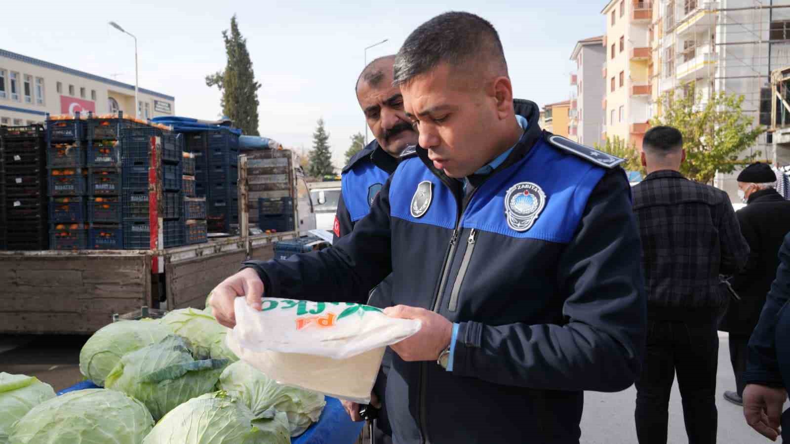 Battalgazi’de zabıta ekiplerinden yol güvenliği ve pazar denetimi