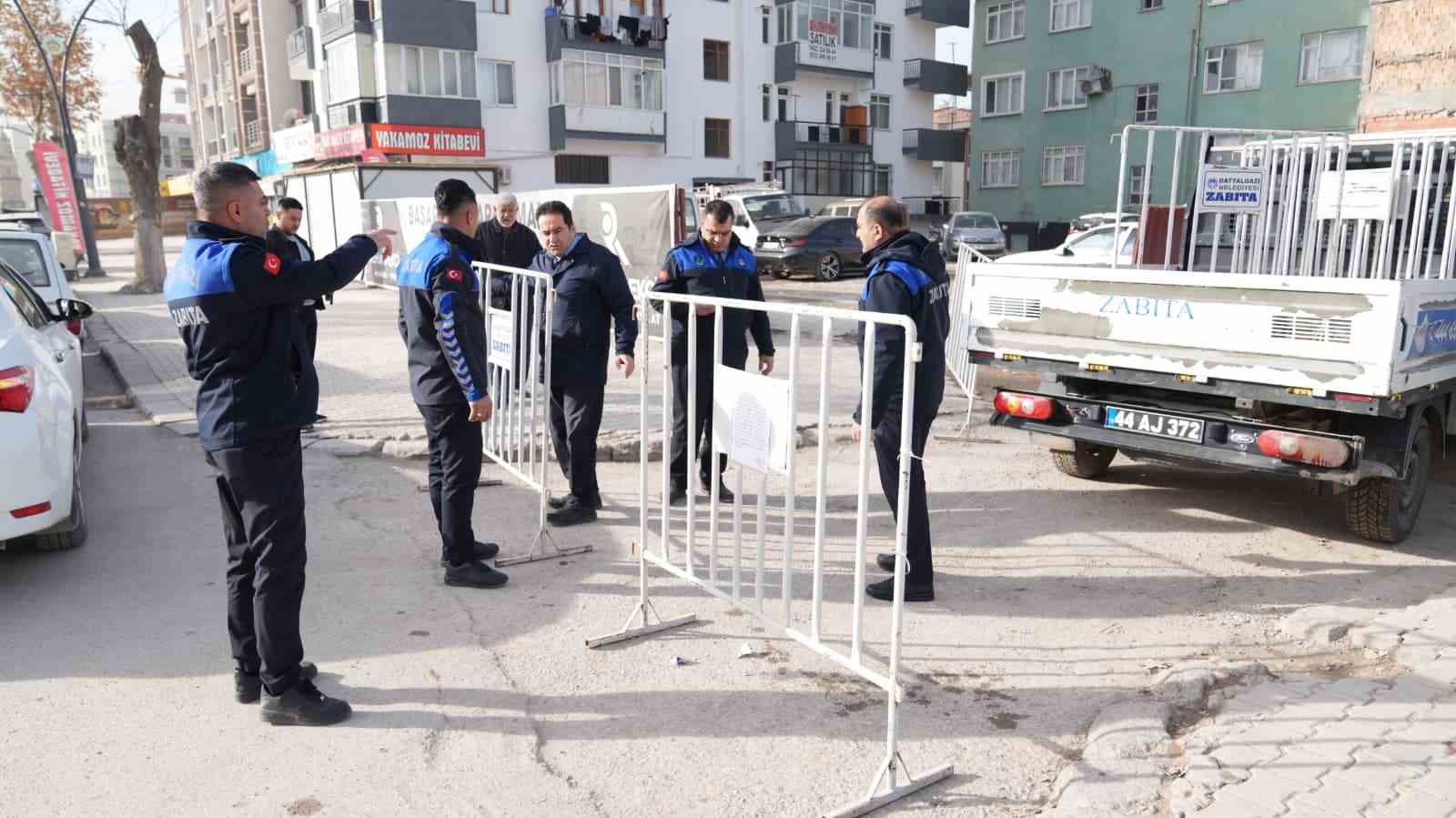 Battalgazi&rsquo;de zabıta ekiplerinden yol g&uuml;venliği ve pazar denetimi
