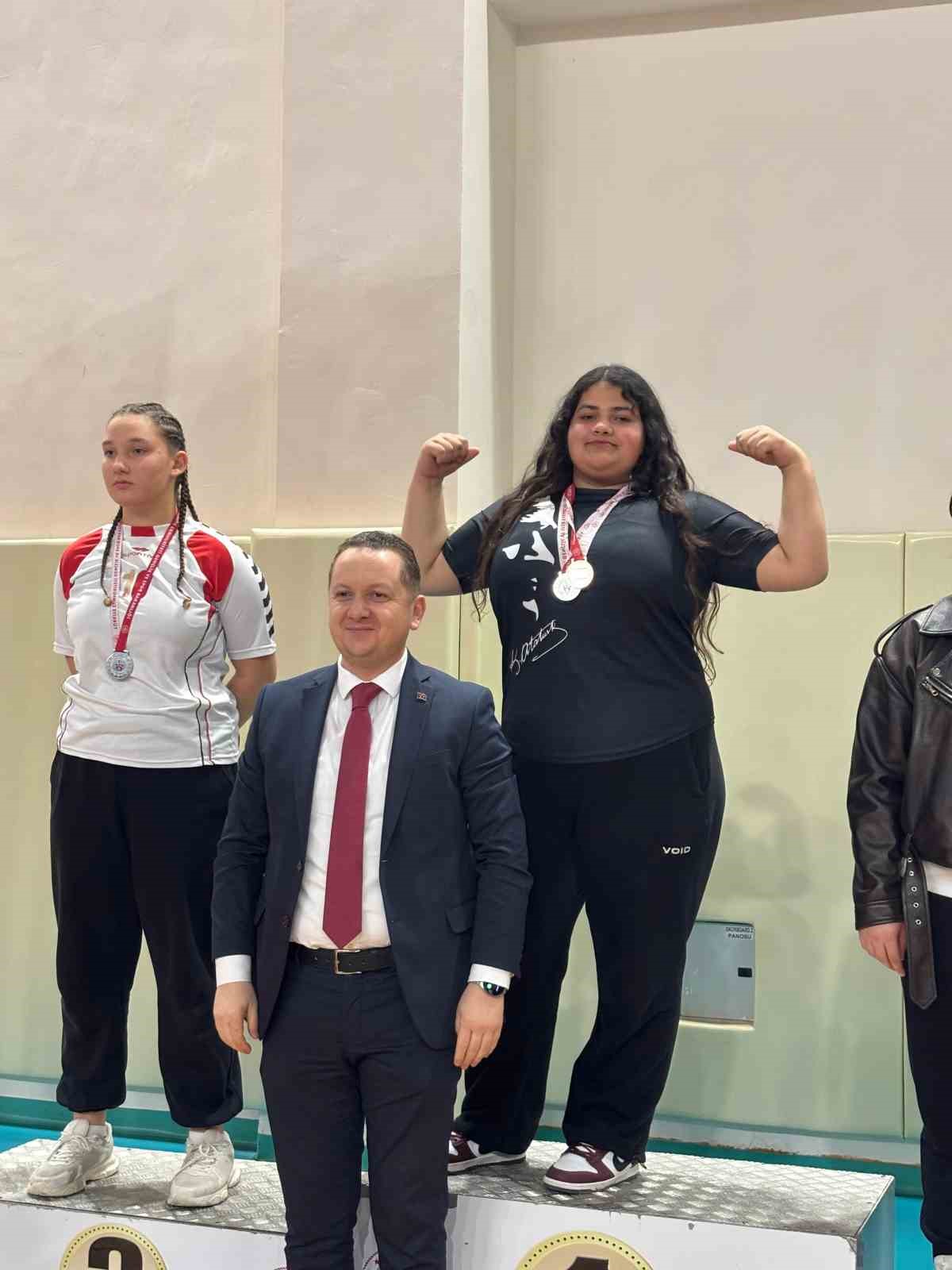 Türkeli Anadolu Lisesi’nden 5 il birinciliği
