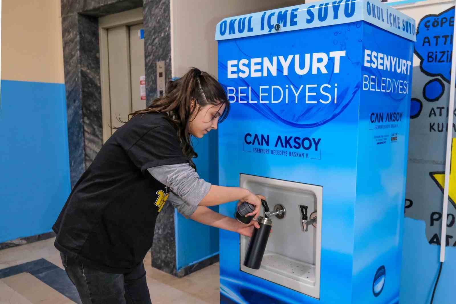 Esenyurt&rsquo;ta &ouml;ğrencilere &uuml;cretsiz i&ccedil;me suyu desteği
