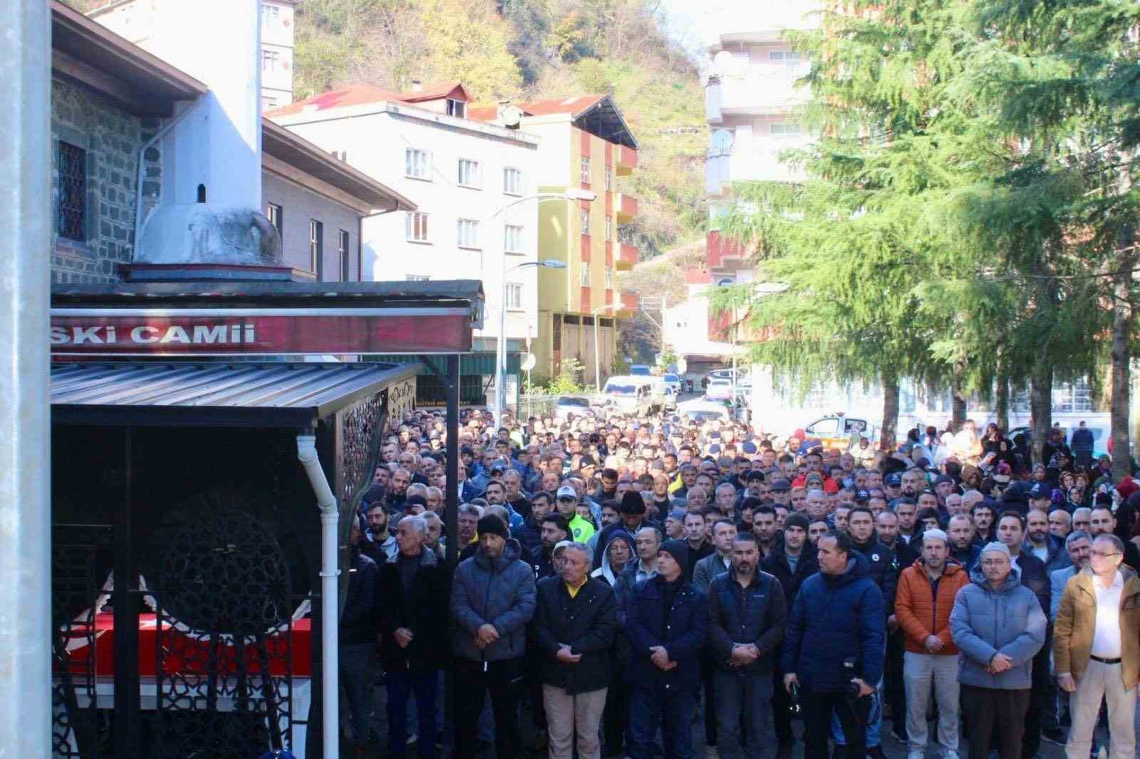 Giresun&rsquo;da trafik kazasında hayatını kaybeden bek&ccedil;i toprağa verildi
