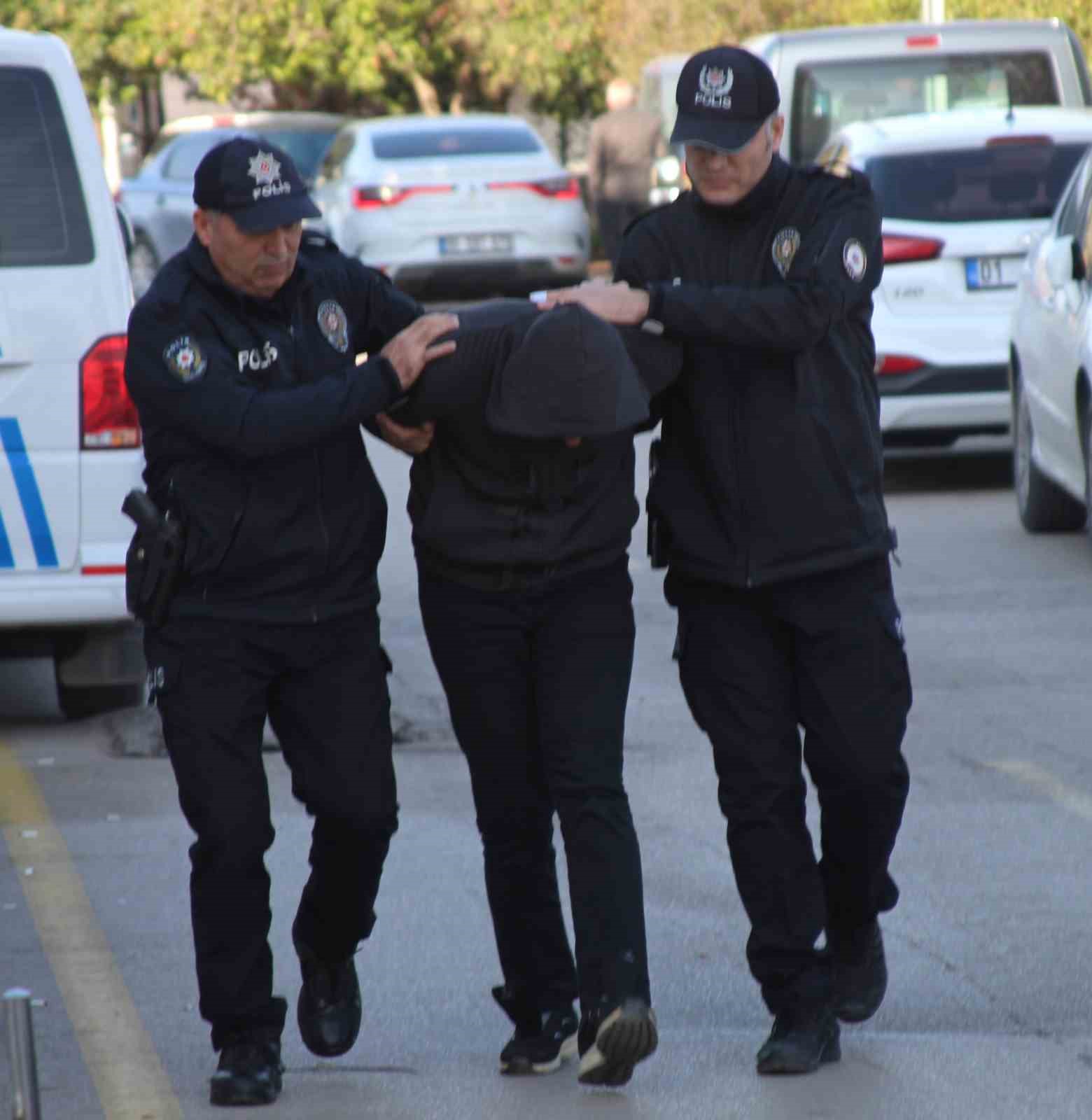 Motosikletli kadınla kavga eden otob&uuml;s şof&ouml;r&uuml; serbest kaldı
