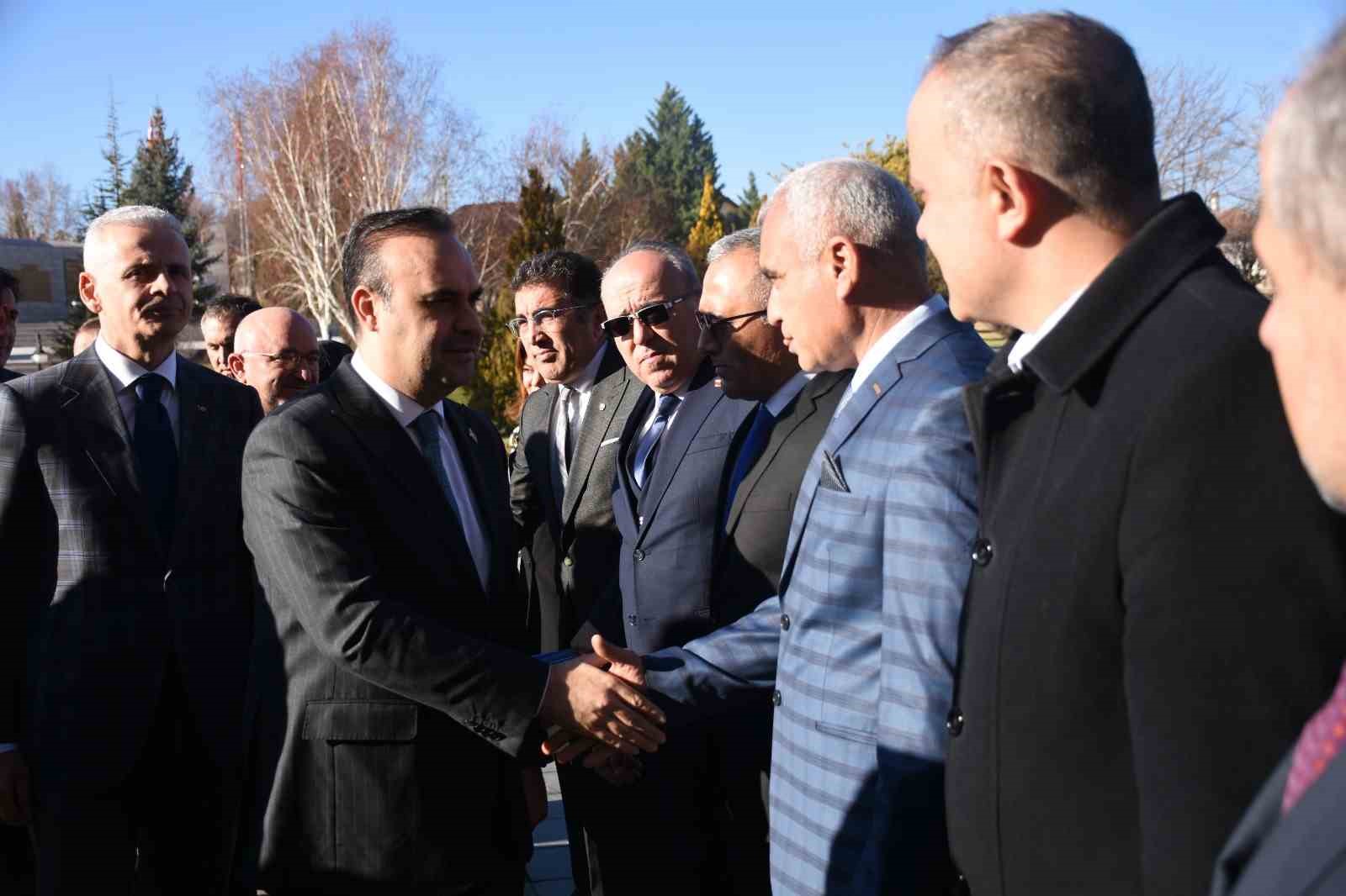 Bakan Kacır: "T&uuml;rkiye bizim iktidarlarımızda d&uuml;nyanın en &ouml;nemli &uuml;retim g&uuml;&ccedil;lerinden biri haline geldi"
