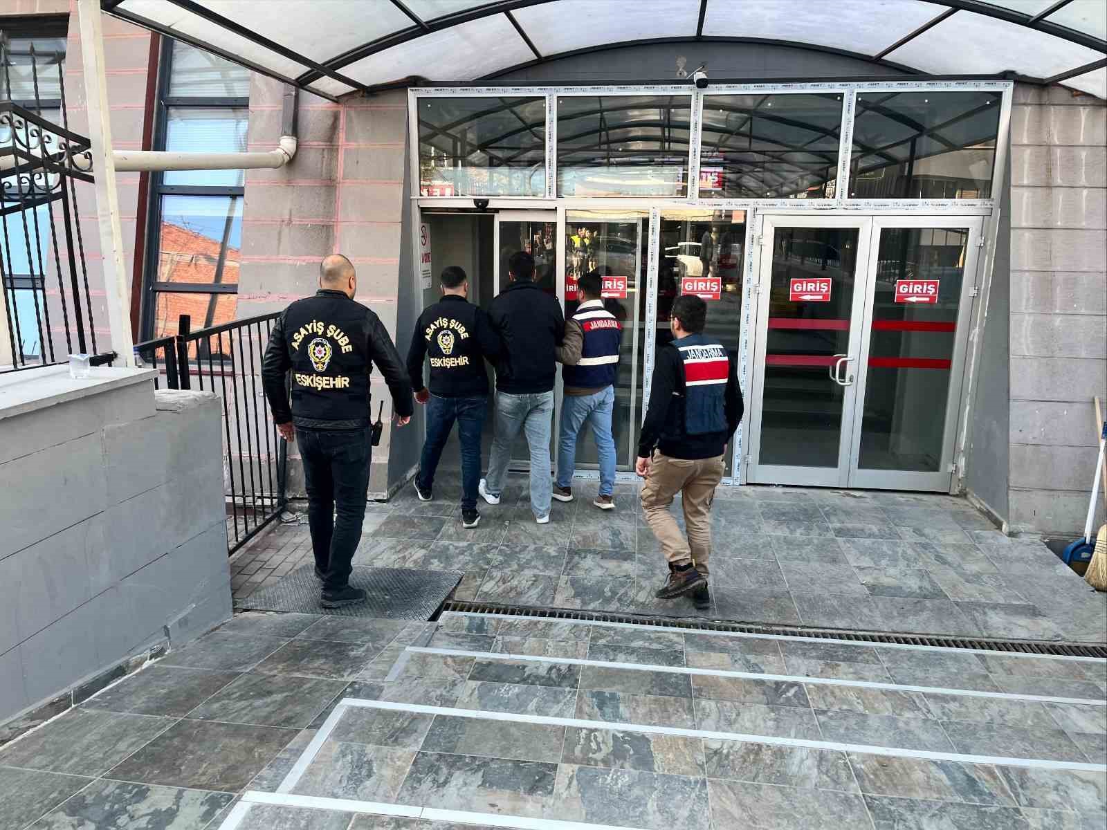 ’Dolandırıcılık’ suçundan 19 yıl hapis cezası olan şahıs yakalandı