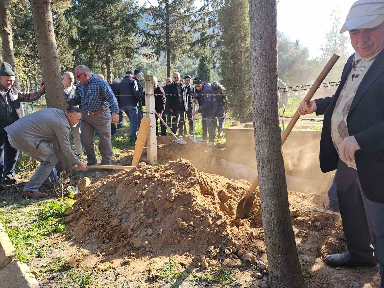 Aydın’da minarelerden yarım asır boyunca sesi yankılanan Hafız Güngör hayatını kaybetti